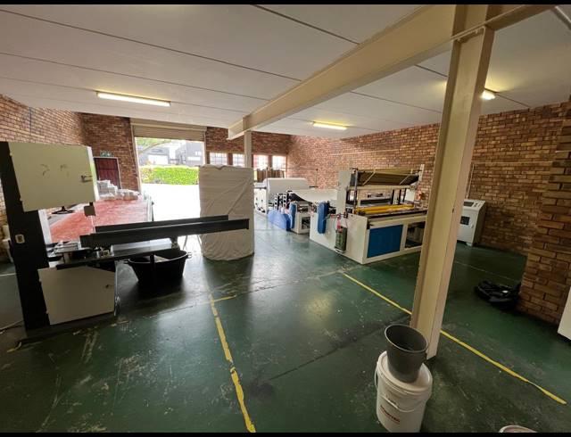 320M² WAREHOUSE TO LET IN STRIJDOMPARK